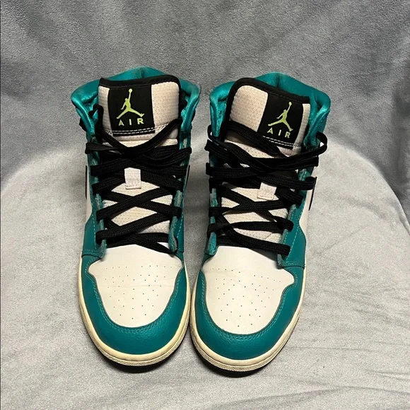 Jordan Kids Sneakers Teal and White - Picture 1 of 4